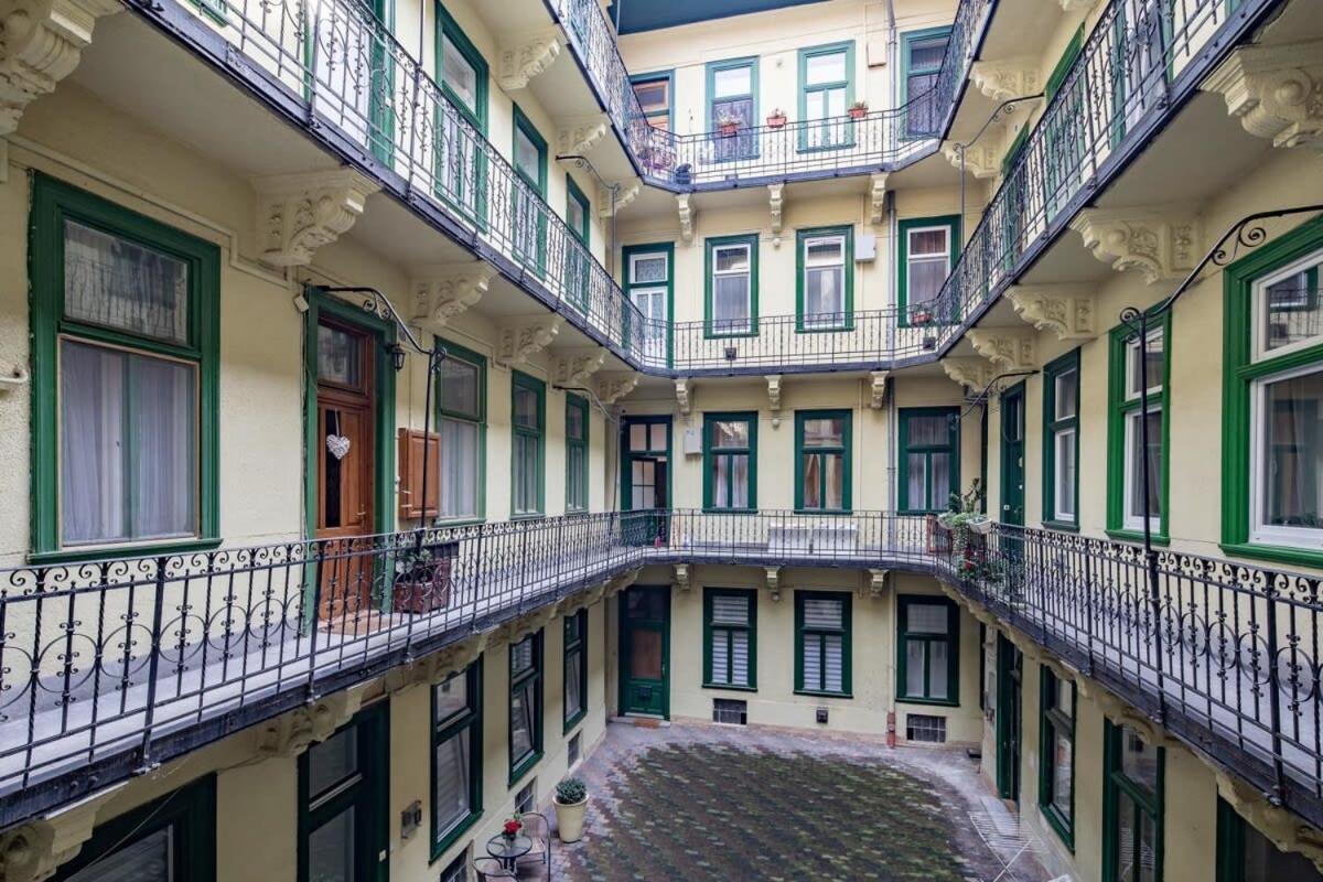 Quiet Comfort - Central Buda Budapest Exterior photo